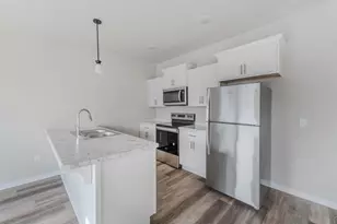 1080 W 20th Ave, Oshkosh, WI 54902 - Photo 6