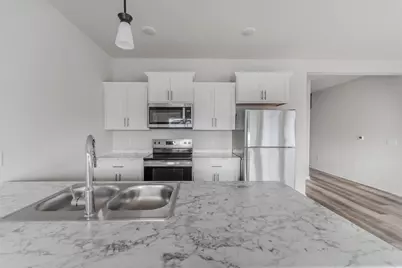 1080 W 20th Avenue, Oshkosh, WI 54902 - Photo 8