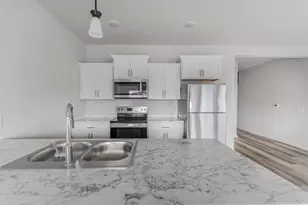 1080 W 20th Ave, Oshkosh, WI 54902 - Photo 8