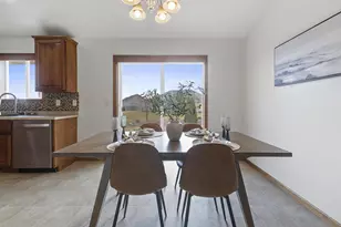 2135 W Melcorn Cir, De Pere, WI 54115 - Photo 14