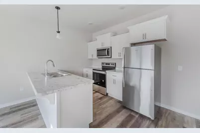 1076 W 20th Avenue, Oshkosh, WI 54902 - Photo 6