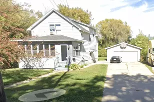 1048 9th Ave, Oshkosh, WI 54902 - Photo 1