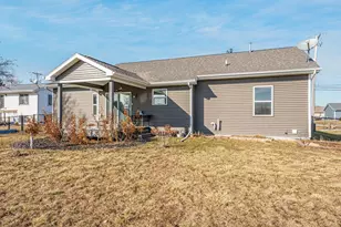 730 E Scott St, Omro, WI 54963 - Photo 2