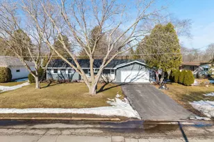 1112 Texas St, Sturgeon Bay, WI 54235 - Photo 2