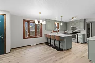 2540 Sun Terrace, Green Bay, WI 54311 - Photo 8