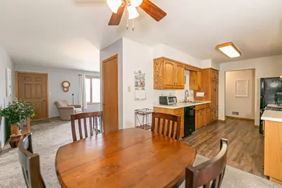 2211 Virginia Drive, Manitowoc, WI 54220 - Photo 8