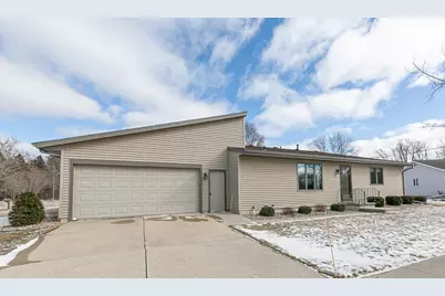 2211 Virginia Drive, Manitowoc, WI 54220 - Photo 2