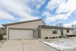 2211 Virginia Dr, Manitowoc, WI 54220 - Photo 2