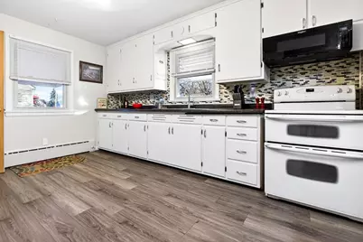 934 W 9th Avenue, Oshkosh, WI 54902 - Photo 10