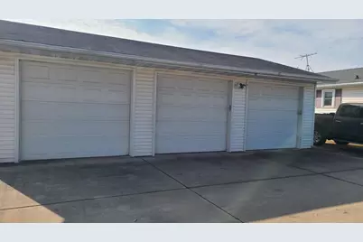 2427 Memorial Drive, Green Bay, WI 54303 - Photo 2