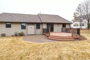 548 Nicole Ln, Wrightstown, WI 54180 - Photo 2