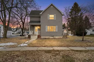 406 Maple St, Luxemburg, WI 54217 - Photo 2