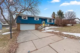 1945 Everbreeze Rd, Green Bay, WI 54304 - Photo 4