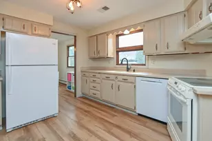 747 Bordeaux, Green Bay, WI 54301 - Photo 12