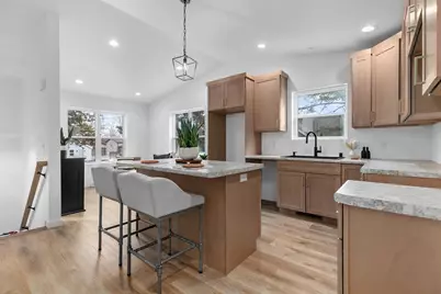 305 W Smith Avenue, Oshkosh, WI 54901 - Photo 8