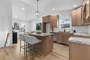 305 W Smith Ave, Oshkosh, WI 54901 - Photo 8