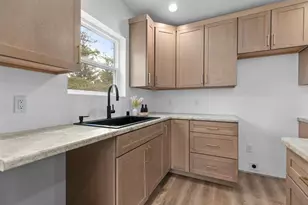 305 W Smith Ave, Oshkosh, WI 54901 - Photo 6