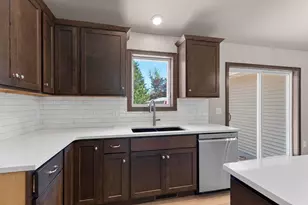 1632 Emerson Ct, Green Bay, WI 54313 - Photo 8