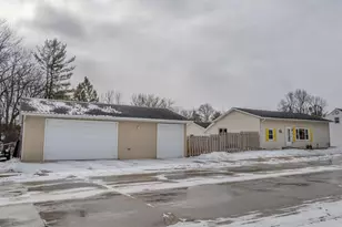 406 E Main St, Gillett, WI 54124 - Photo 4