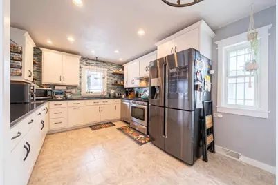 1617 W 9th Avenue, Oshkosh, WI 54902 - Photo 2