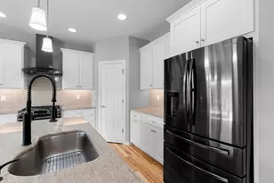 3442 Leeds Castle Dr, Green Bay, WI 54313 - Photo 16