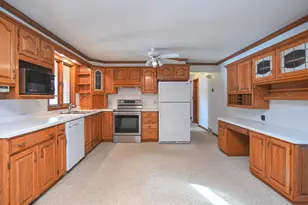 432 N Locust St, Green Bay, WI 54303 - Photo 8