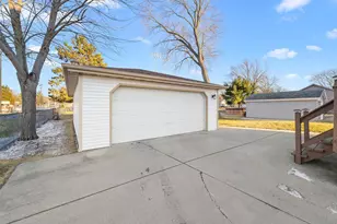 609 Grove St, Beaver Dam, WI 53916 - Photo 26