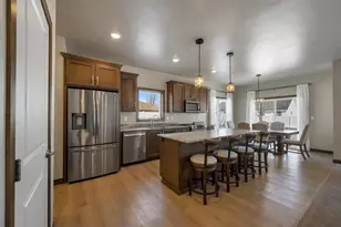 2125 Fox Pt Cir, De Pere, WI 54115 - Photo 14