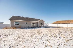 2125 Fox Pt Cir, De Pere, WI 54115 - Photo 52