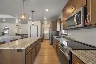 2125 Fox Pt Cir, De Pere, WI 54115 - Photo 18