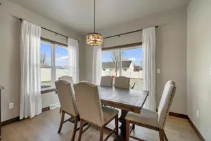 2125 Fox Pt Cir, De Pere, WI 54115 - Photo 22