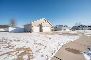 2125 Fox Pt Cir, De Pere, WI 54115 - Photo 44
