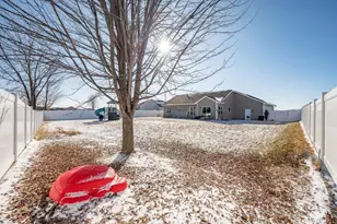 2125 Fox Pt Cir, De Pere, WI 54115 - Photo 46