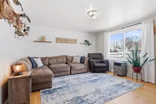 1129 Suburban Dr, De Pere, WI 54115 - Photo 4