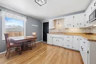 1129 Suburban Dr, De Pere, WI 54115 - Photo 8