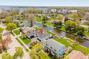 933 Starboard Ct, Oshkosh, WI 54901 - Photo 2