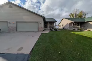 114 E North Water St, New London, WI 54961 - Photo 4