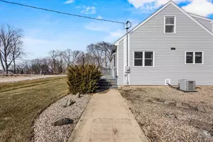 W5684 Firelane 12, Menasha, WI 54952 - Photo 8