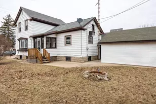 1412 Jefferson St, Oshkosh, WI 54901 - Photo 2