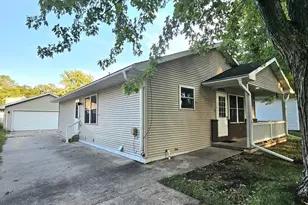 1906 Mitchell St, Oshkosh, WI 54901 - Photo 2