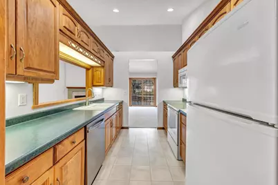 423 Woodfield Drive, Green Bay, WI 54313 - Photo 10