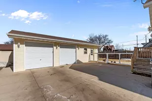 207 W Forest Ave, Neenah, WI 54956 - Photo 6