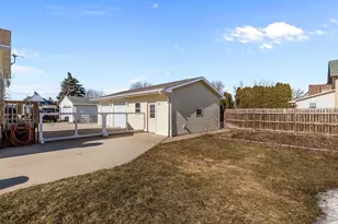 207 W Forest Ave, Neenah, WI 54956 - Photo 10