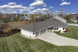1690 Gateway Meadows Ln, Neenah, WI 54956 - Photo 22
