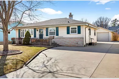 49 Fairway Court, Appleton, WI 54915 - Photo 2
