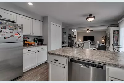 1025 Greendale Court, Menasha, WI 54952 - Photo 8