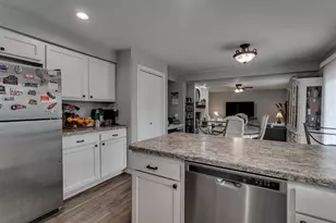 1025 Greendale Ct, Menasha, WI 54952 - Photo 8