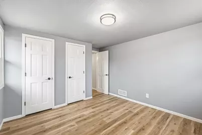 236 W 20th Avenue, Oshkosh, WI 54902 - Photo 16