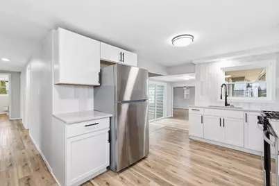 236 W 20th Avenue, Oshkosh, WI 54902 - Photo 6