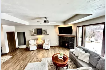 1342 Buckys, Green Bay, WI 54313 - Photo 4